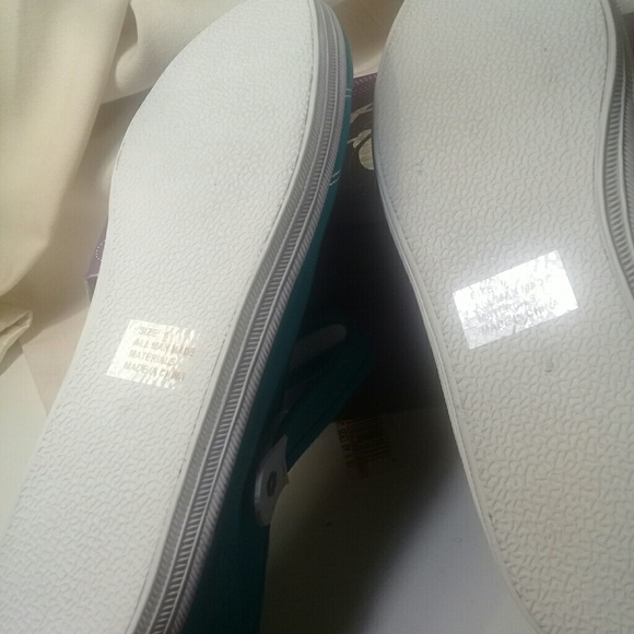 Shoes - Picture 4 of 5